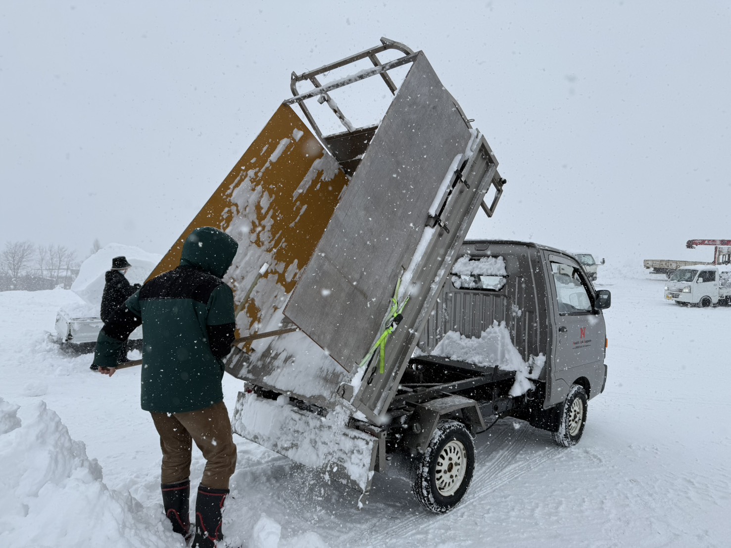 大雪で真っ白になった展示場